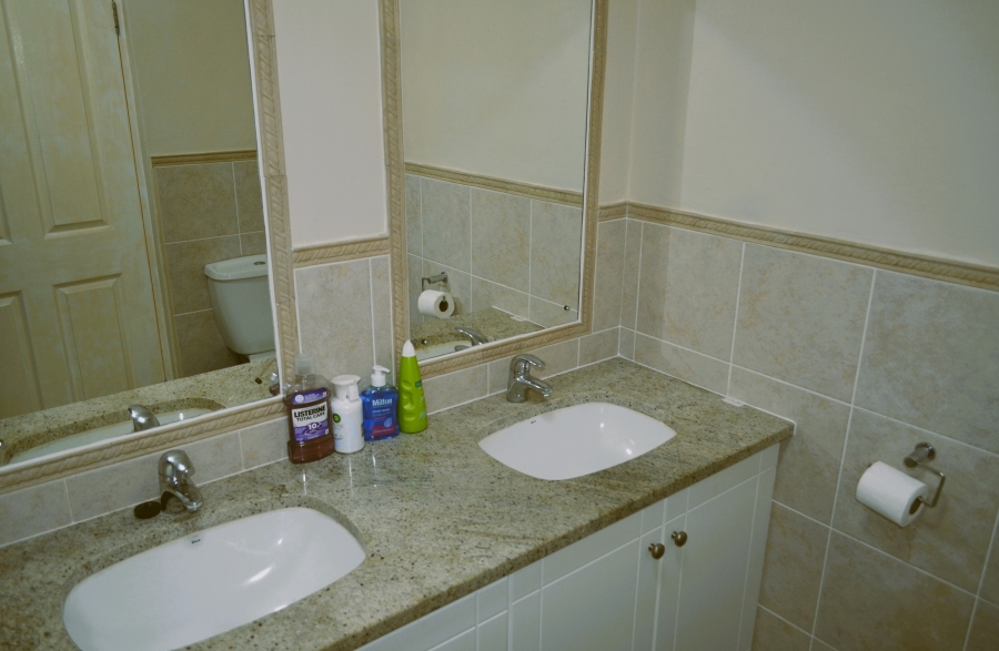 To Let 2 Bedroom Property for Rent in Strand Central Western Cape